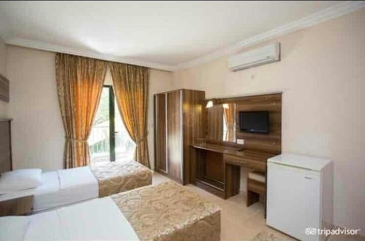 Club Chicago Hotel มาร์มาริส ภายนอก รูปภาพ